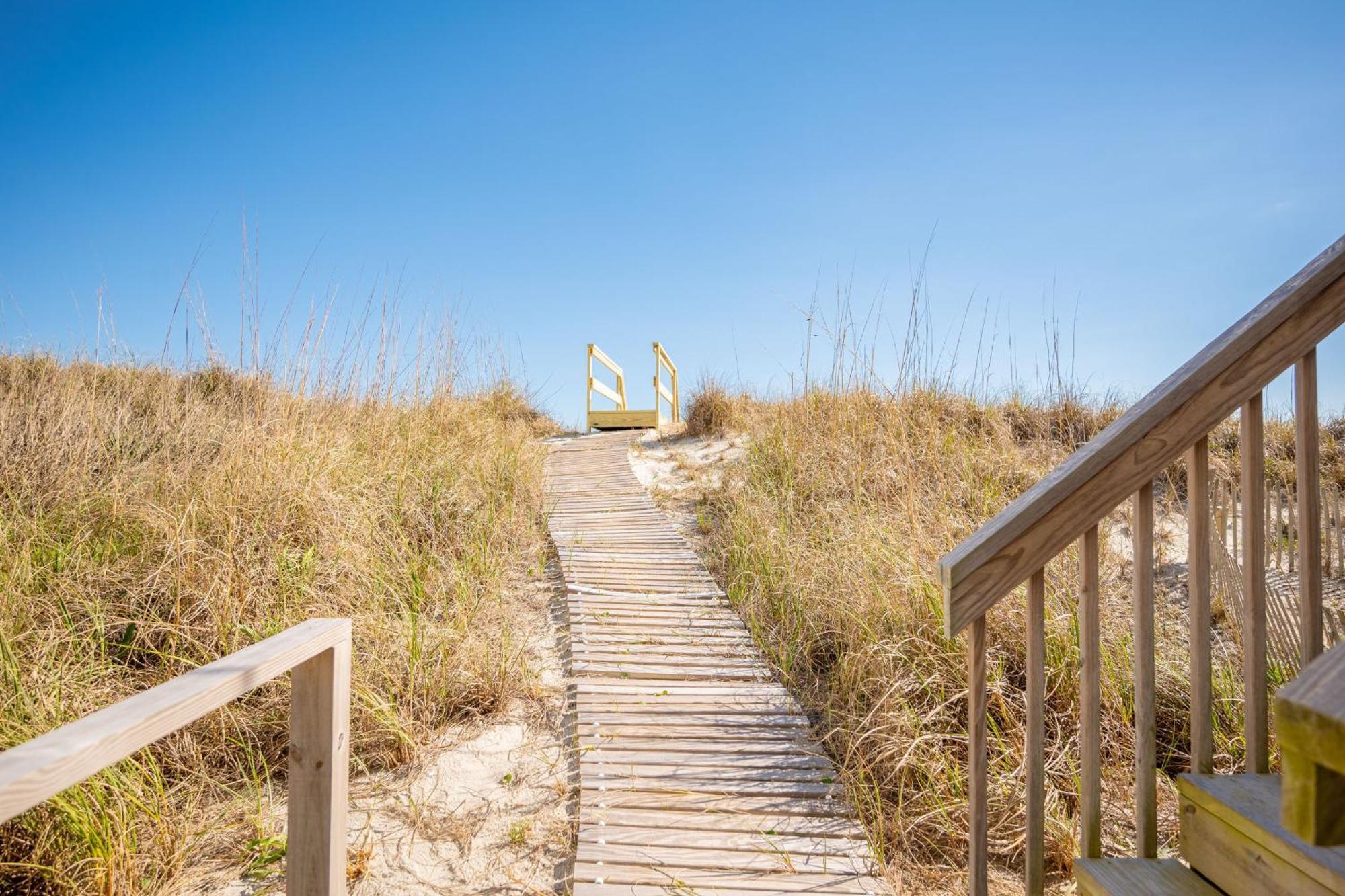 Re-Juvenated Villa Oak Island Exterior photo
