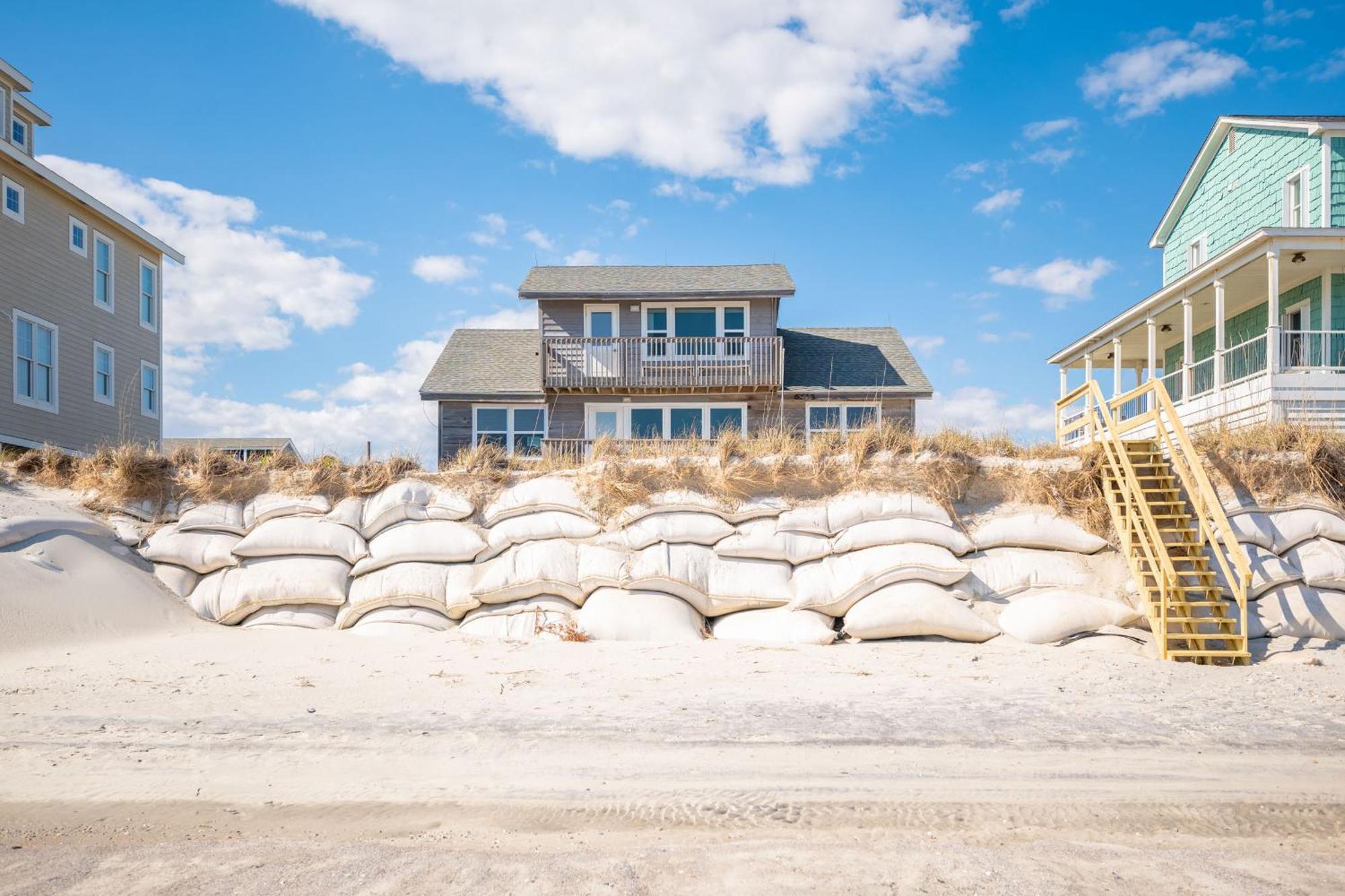 Re-Juvenated Villa Oak Island Exterior photo